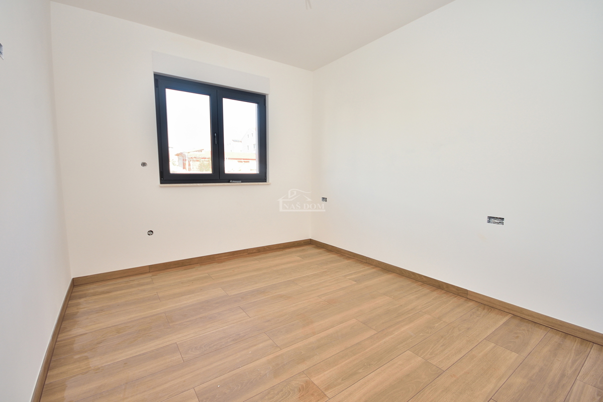 Vodice - appartamento con giardino in posizione tranquilla