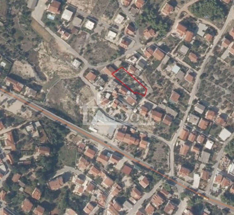 Vodice - si vende terreno edificabile di 1205 m2