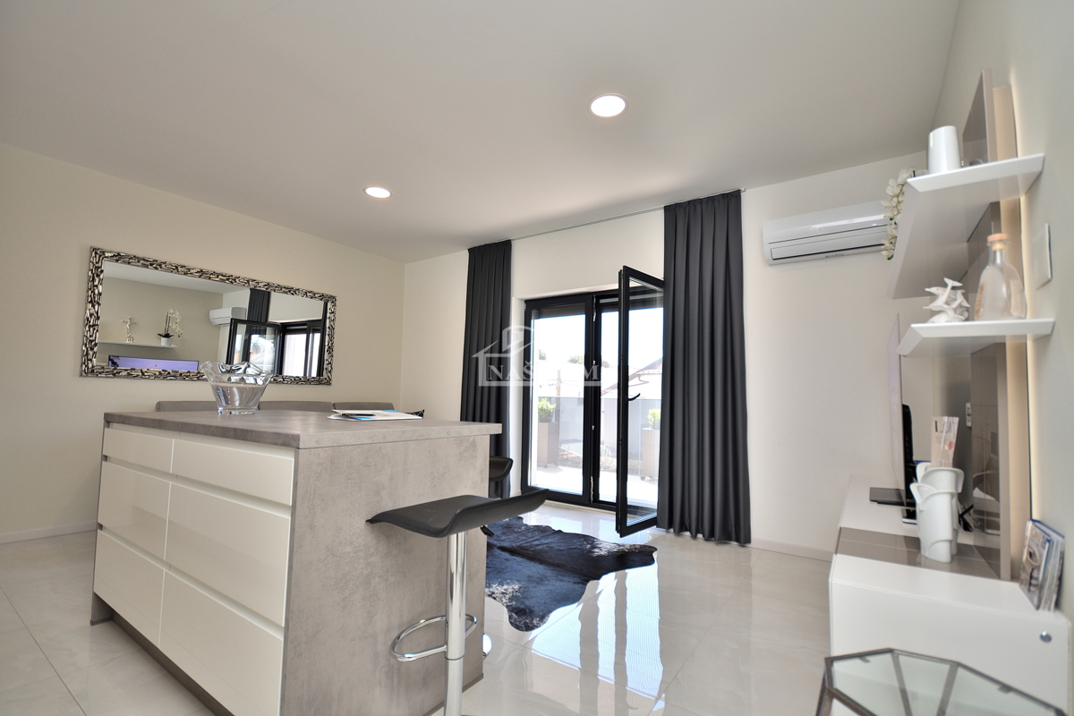 Vodice - appartamento con due camere da letto a 300 m dalla spiaggia