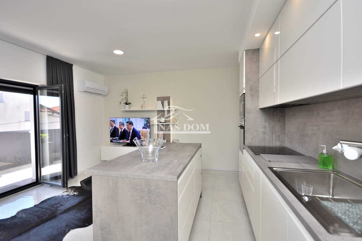 Vodice - appartamento con due camere da letto a 300 m dalla spiaggia