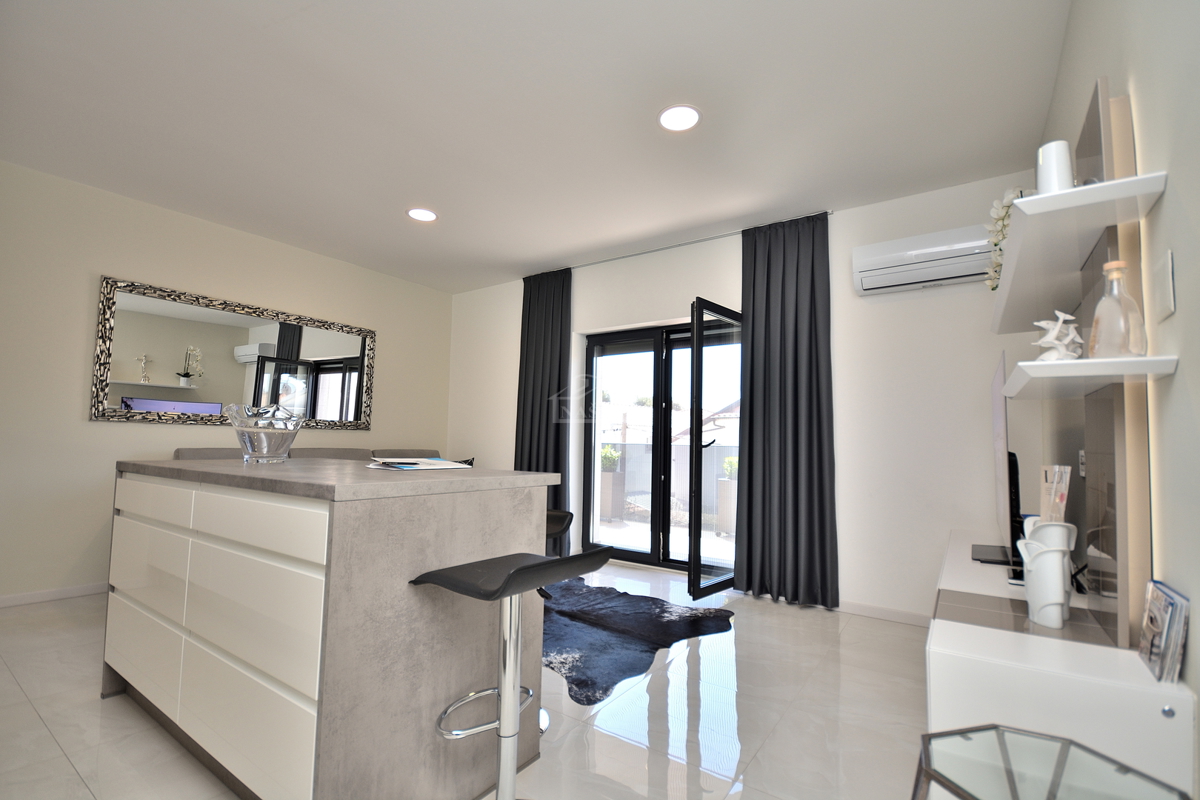 Vodice - appartamento con due camere da letto a 300 m dalla spiaggia