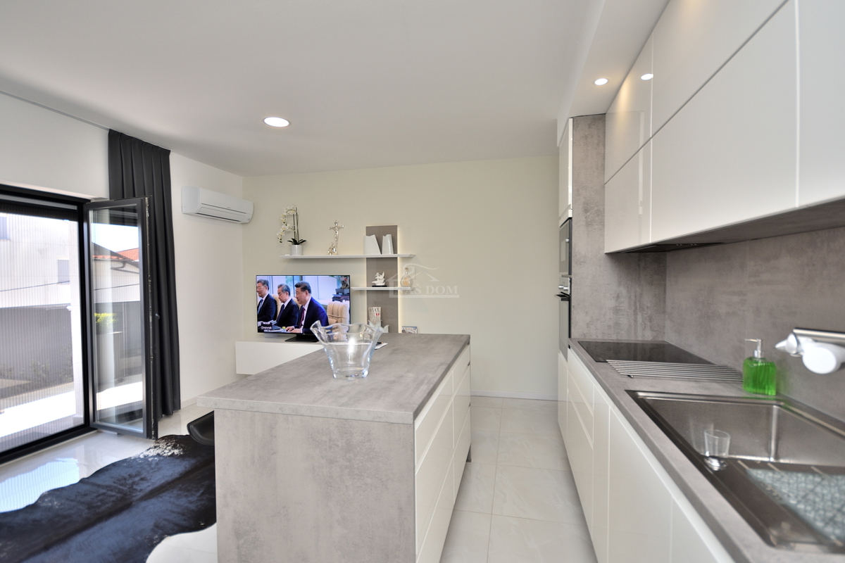 Vodice - appartamento con due camere da letto a 300 m dalla spiaggia