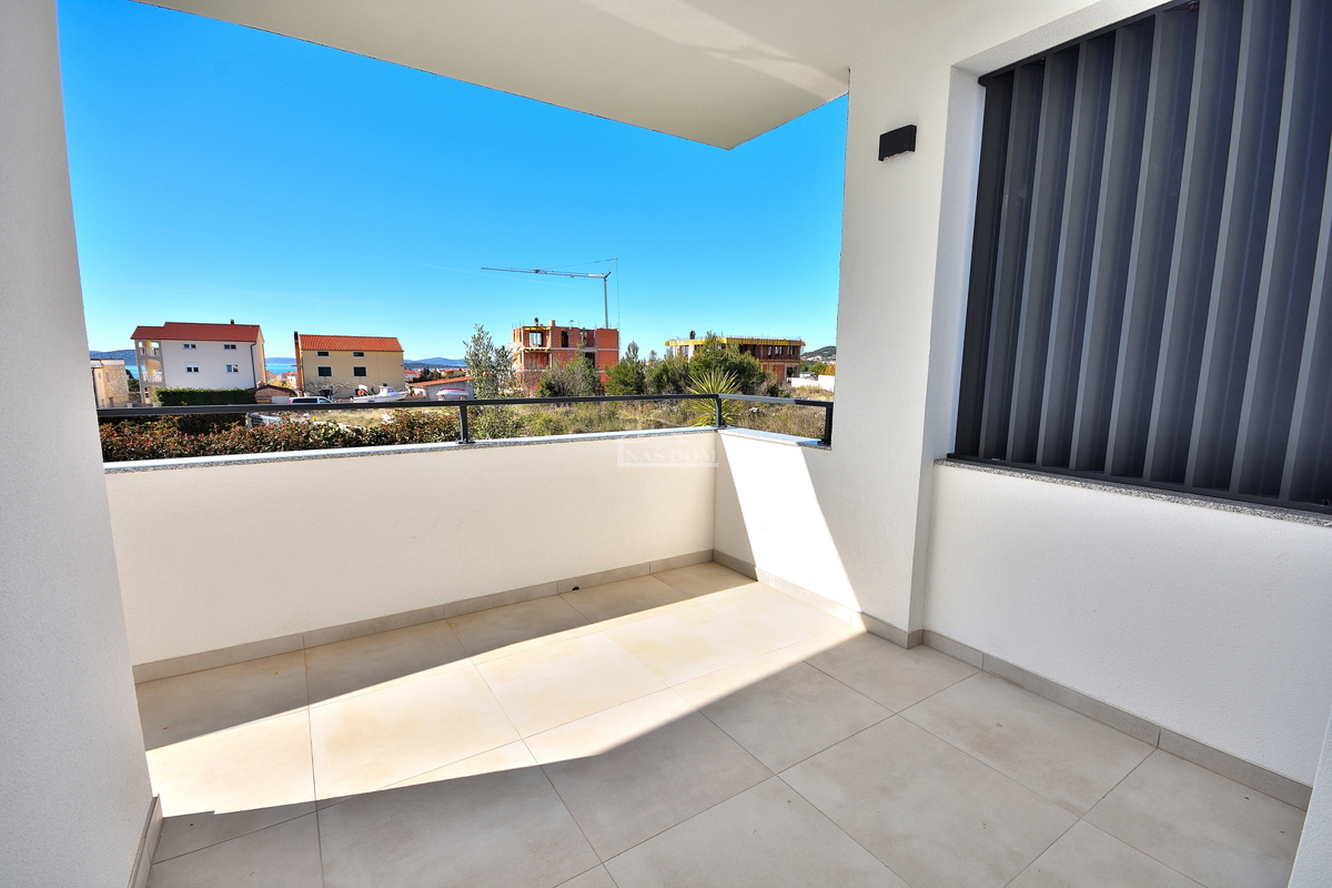 Vodice, appartamento con giardino e vista mare