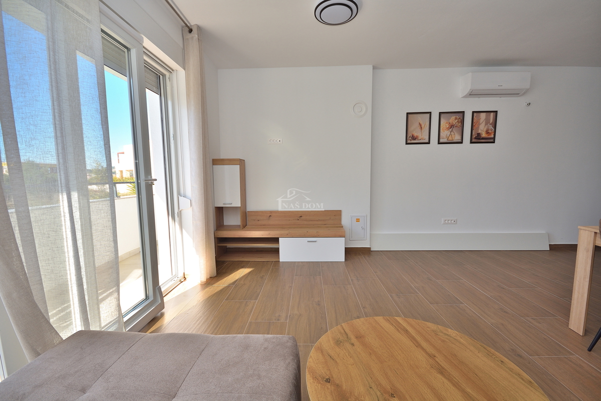 Vodice, appartamento con giardino e vista mare