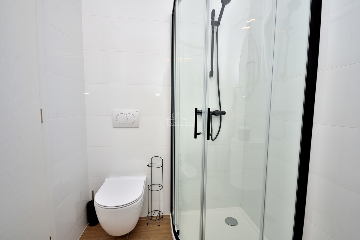 Vodice, appartamento con giardino e vista mare