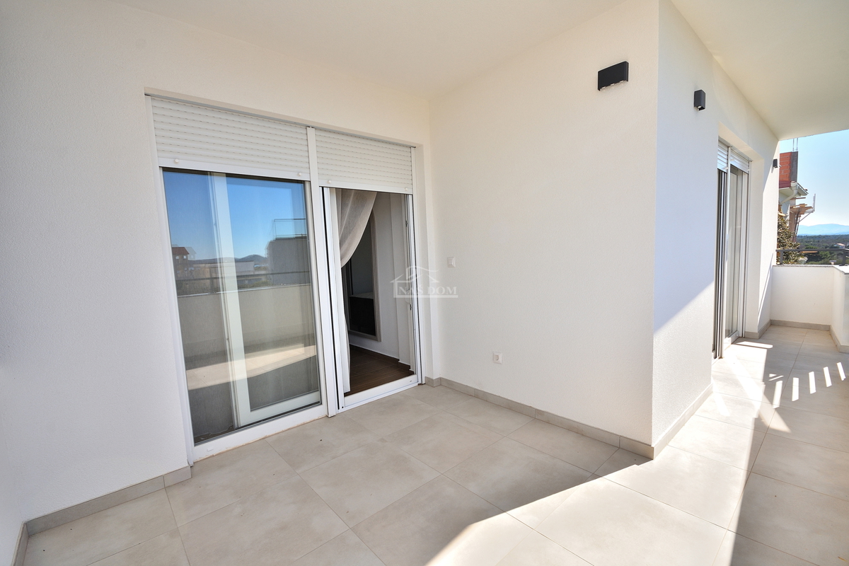 Vodice, appartamento con giardino e vista mare