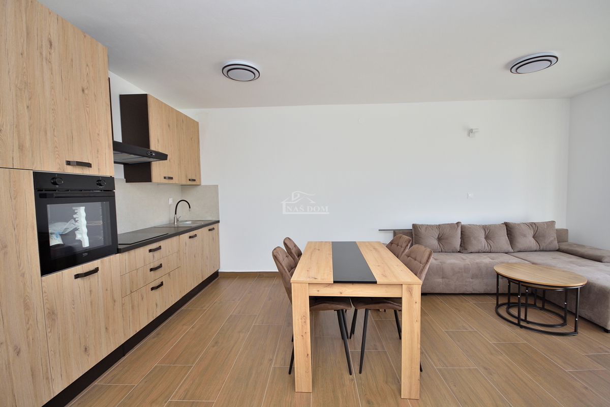 Vodice, appartamento con giardino e vista mare