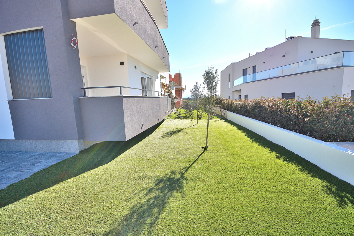 Vodice, appartamento con giardino e vista mare