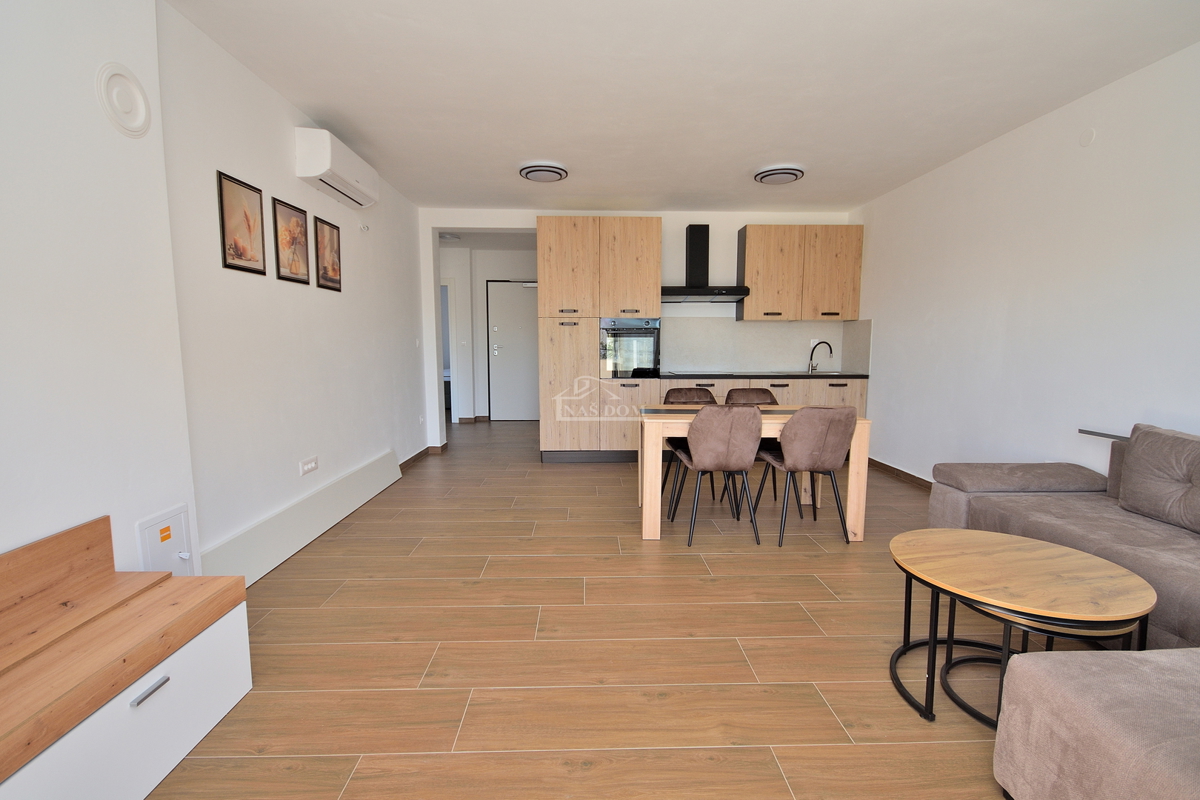 Vodice, appartamento con giardino e vista mare