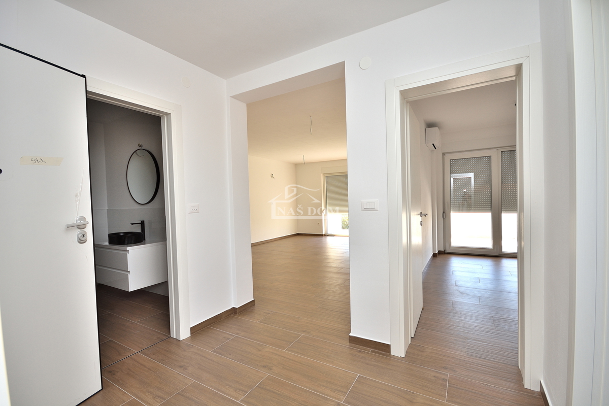 Vodice, appartamento con giardino e vista mare