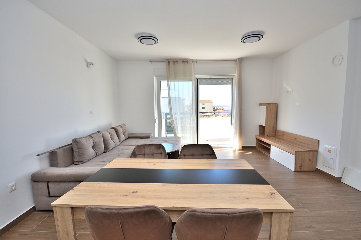 Vodice, appartamento con giardino e vista mare