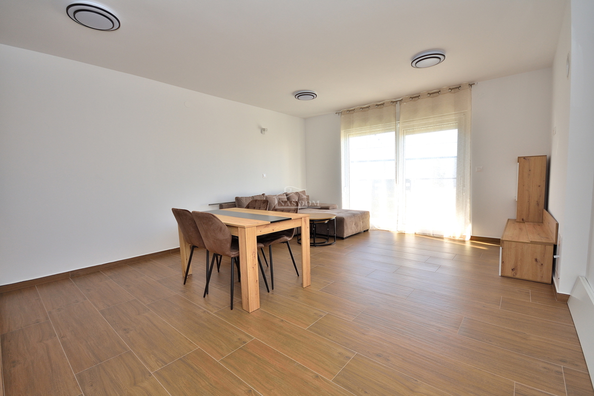 Vodice, appartamento con giardino e vista mare