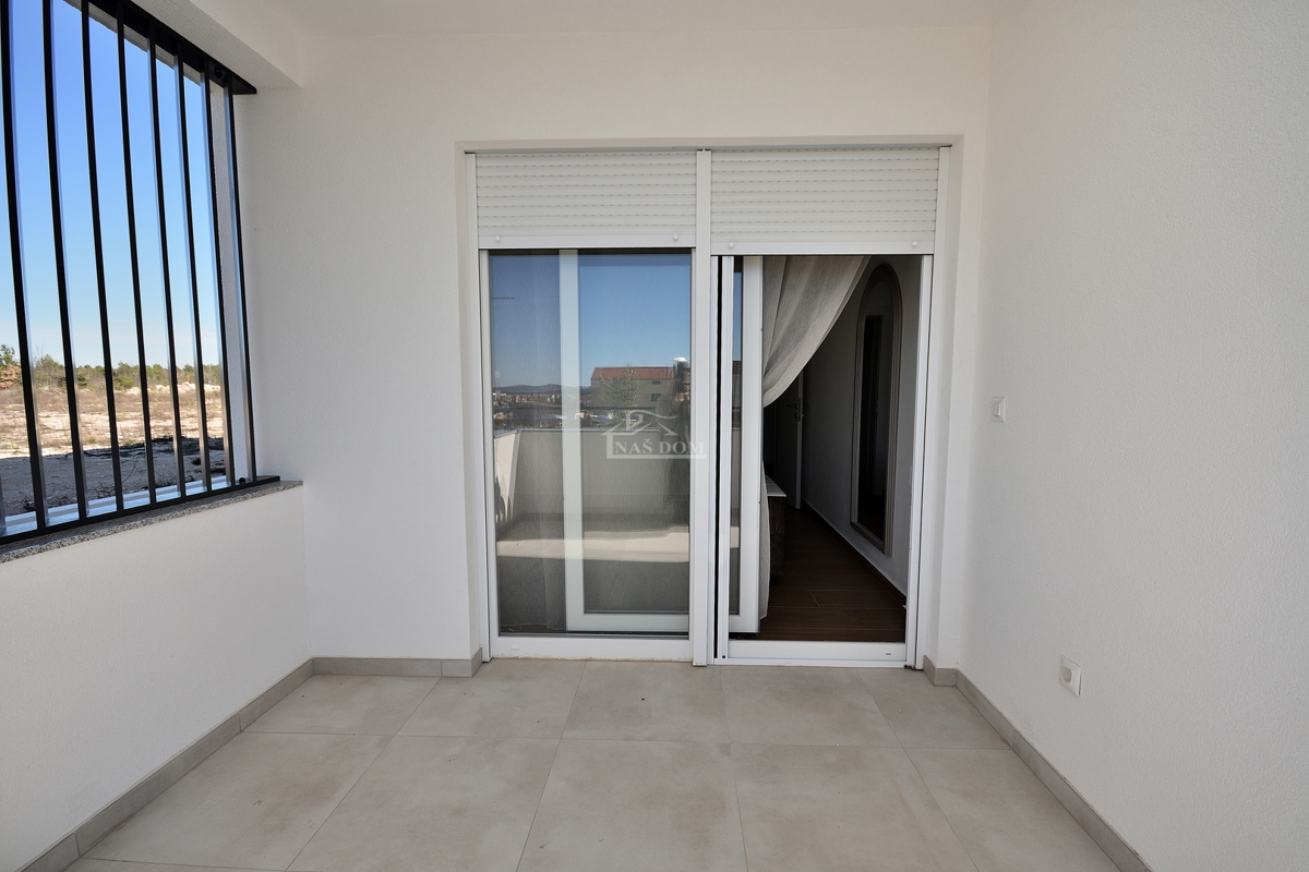 Vodice, appartamento con giardino e vista mare