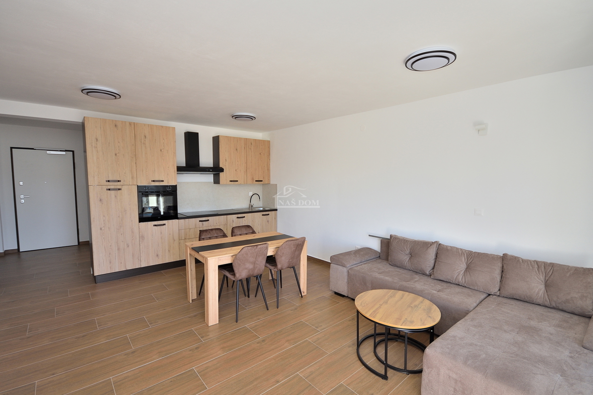 Vodice, appartamento con giardino e vista mare