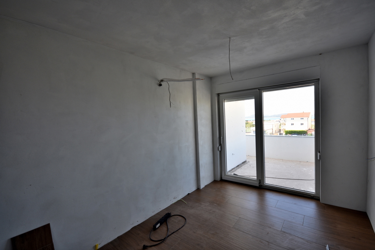 Vodice, appartamento con giardino e vista mare