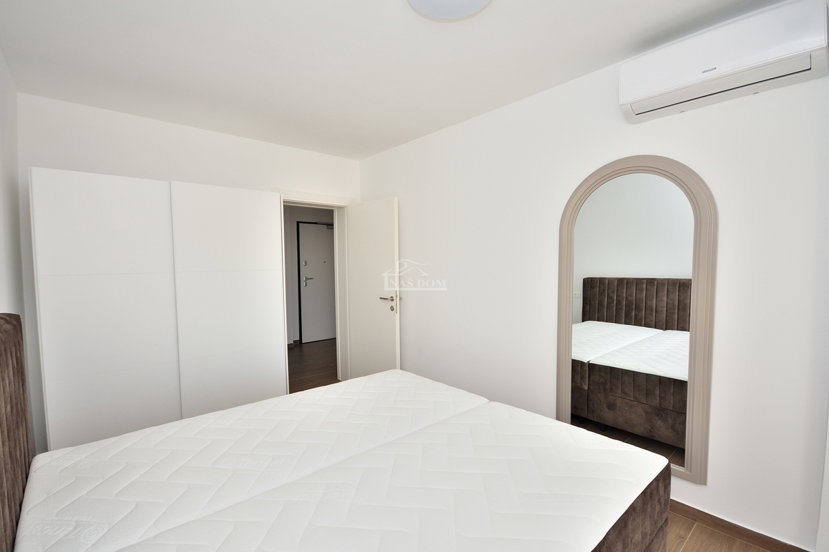 Vodice, appartamento con giardino e vista mare