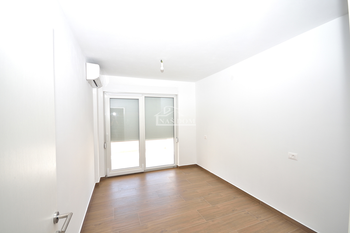 Vodice, appartamento con giardino e vista mare