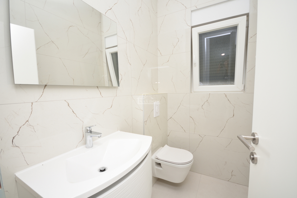 Srima - Locale commerciale PP2, prima fila sul mare