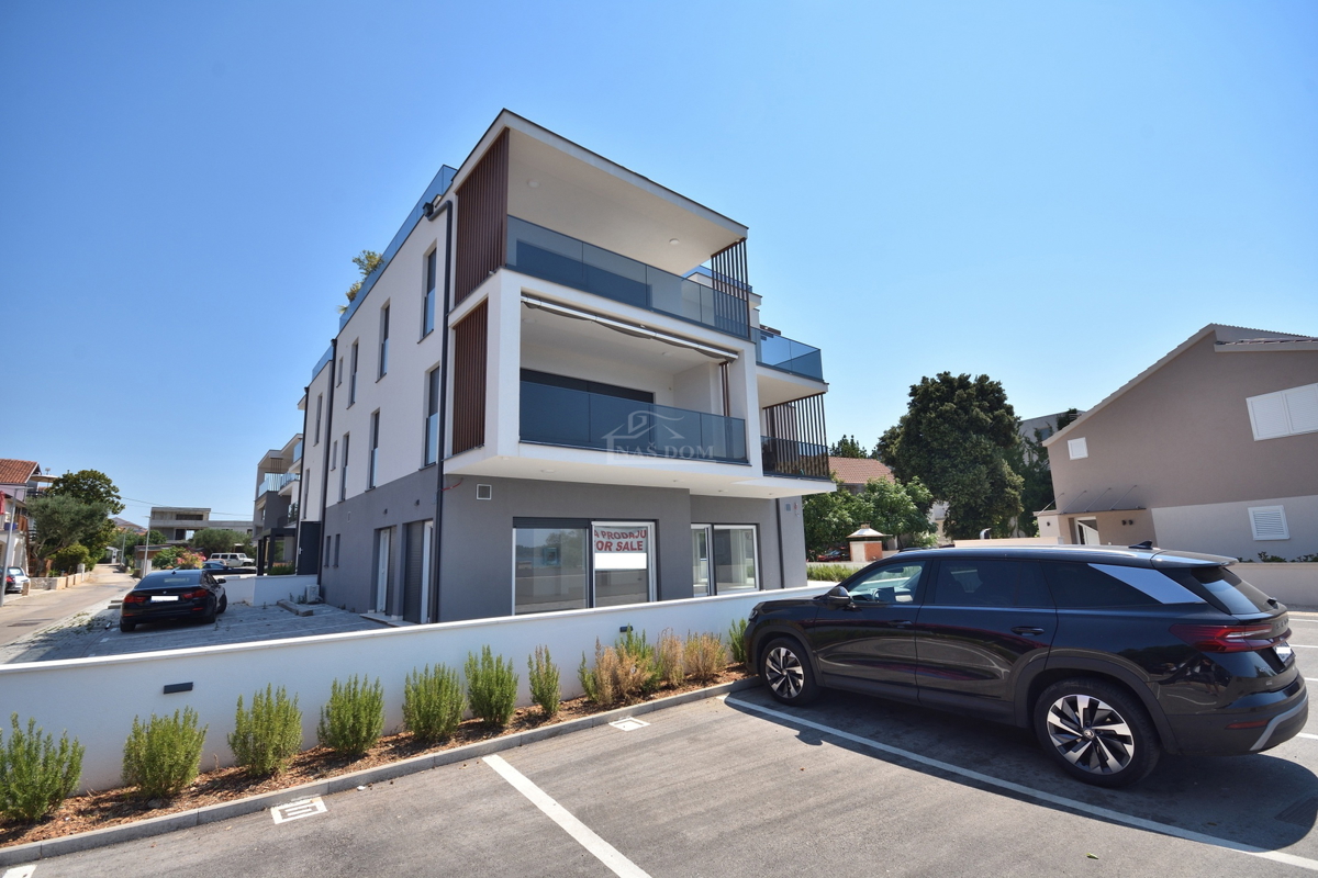 Srima - Locale commerciale PP2, prima fila sul mare