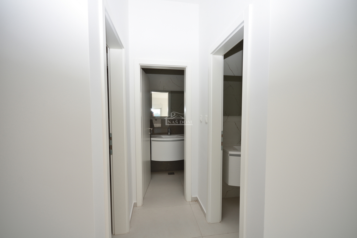 Srima - Locale commerciale PP2, prima fila sul mare