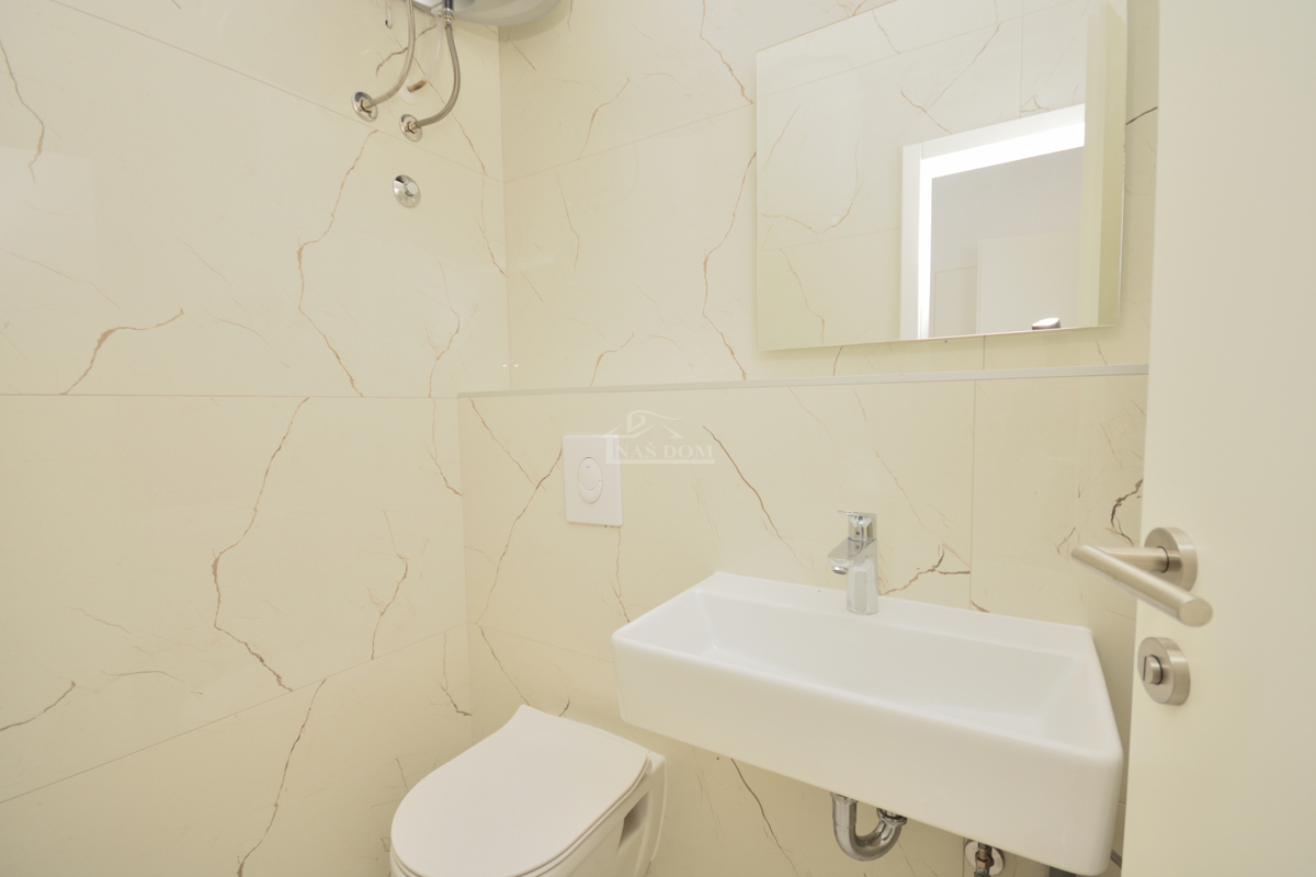 Srima - Locale commerciale PP2, prima fila sul mare