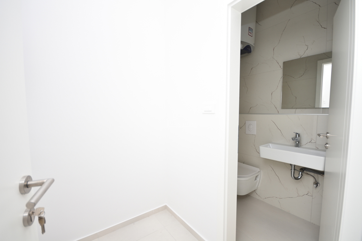 Srima - Locale commerciale PP2, prima fila sul mare