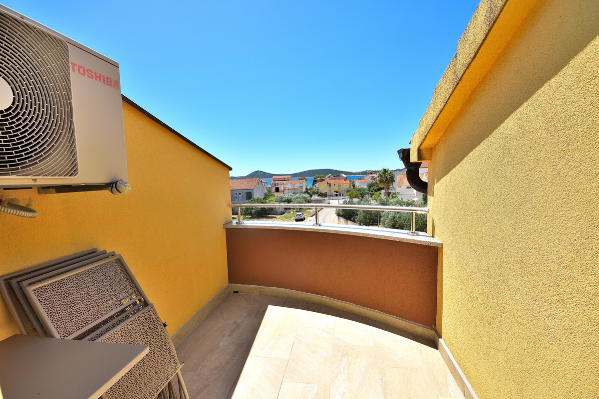 Vodice - Appartamento con due camere da letto, a 200 m dalla spiaggia