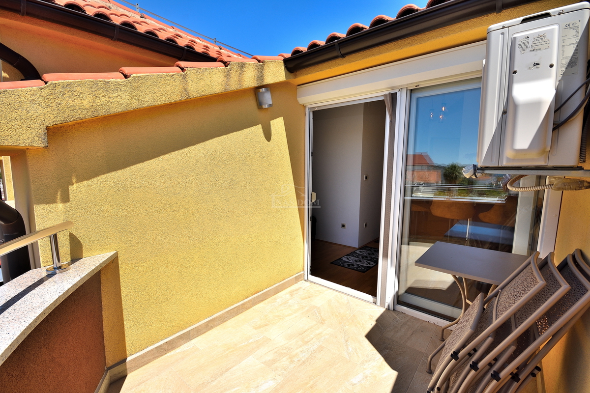 Vodice - Appartamento con due camere da letto, a 200 m dalla spiaggia