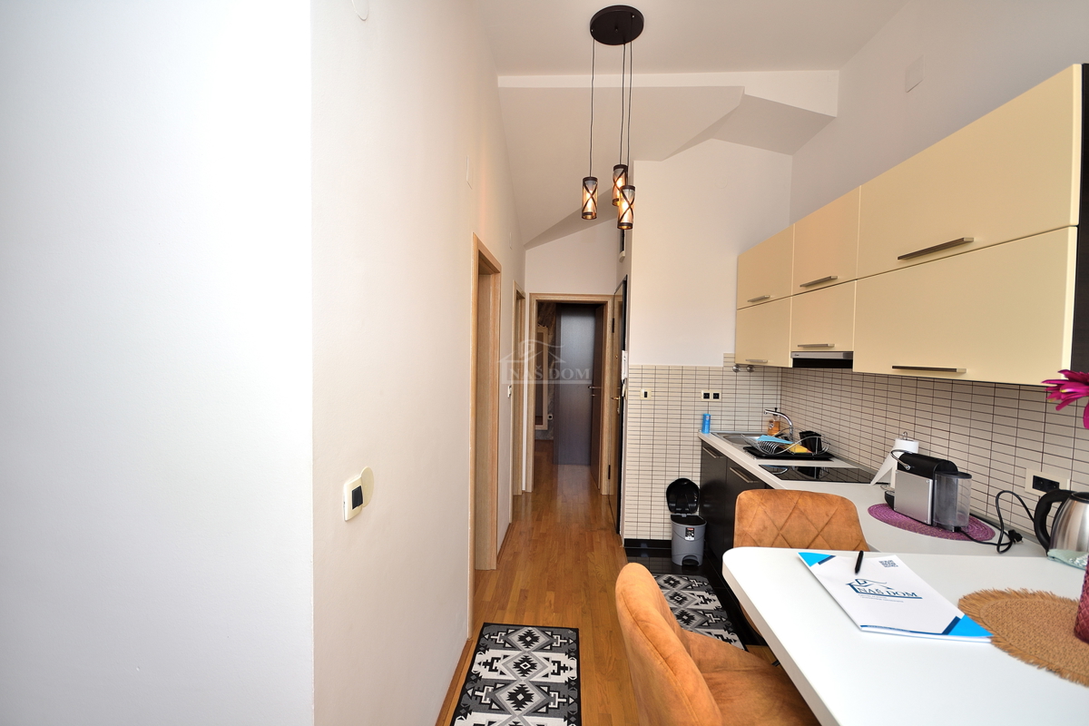 Vodice - Appartamento con due camere da letto, a 200 m dalla spiaggia