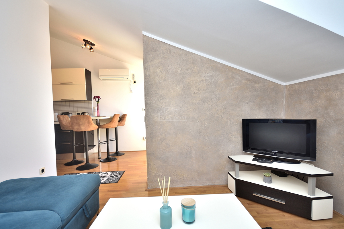 Vodice - Appartamento con due camere da letto, a 200 m dalla spiaggia