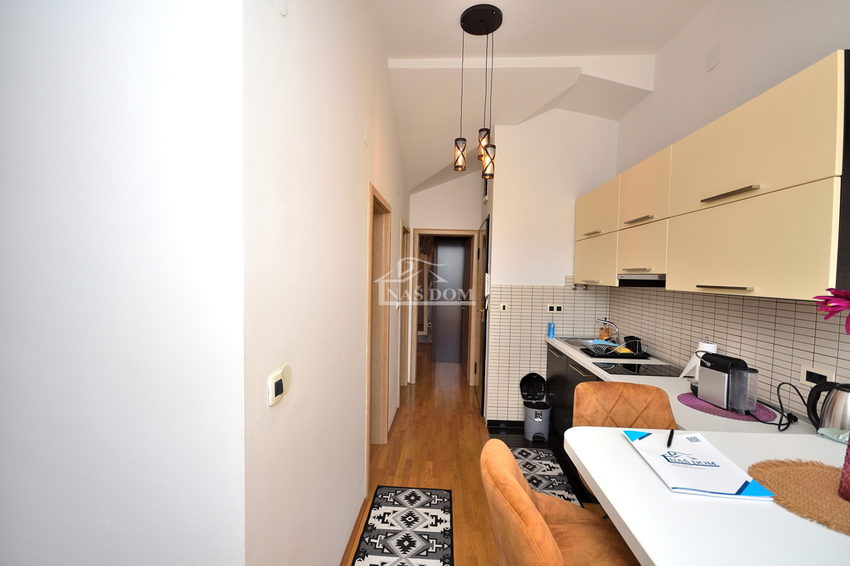 Vodice - Appartamento con due camere da letto, a 200 m dalla spiaggia