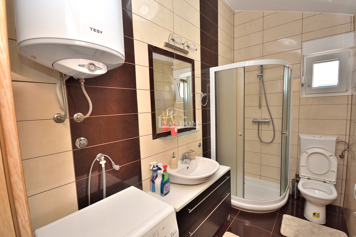 Vodice - Appartamento con due camere da letto, a 200 m dalla spiaggia