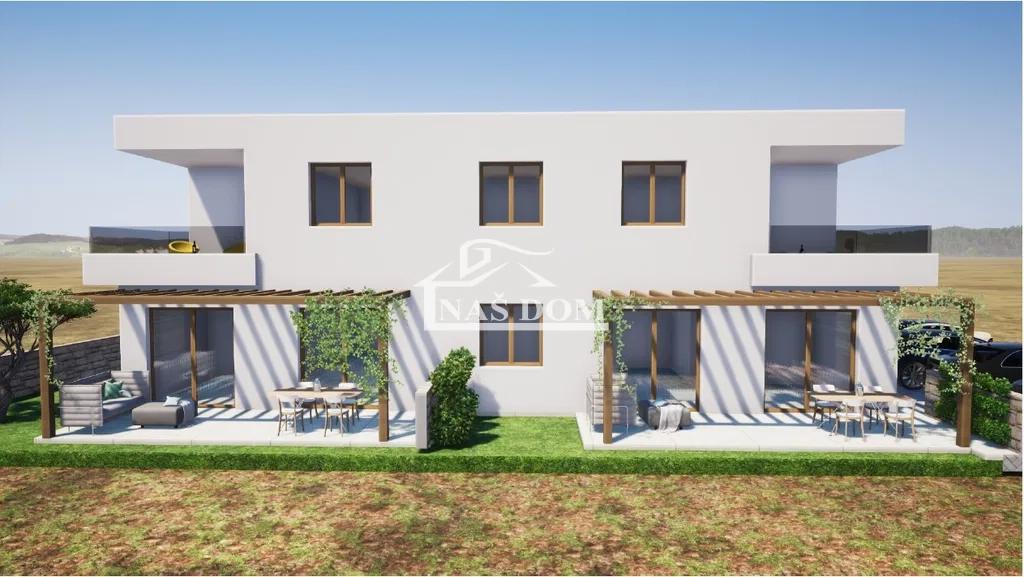 Vodice - occasione, appartamento su due livelli con giardino