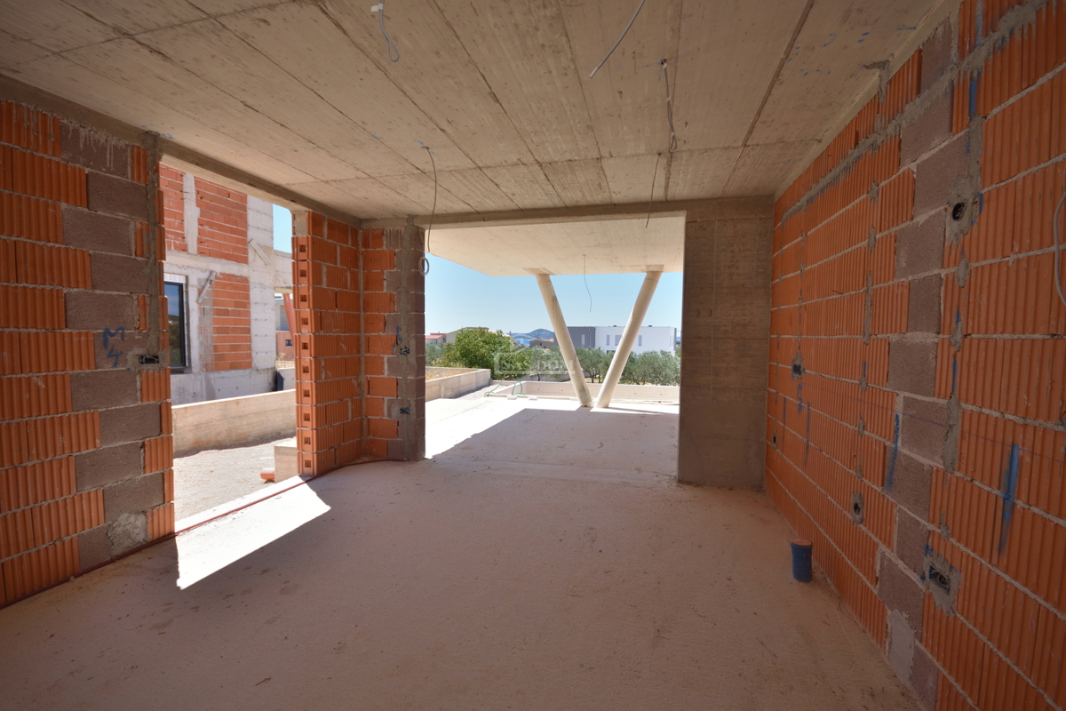 Vodice - Appartamento di lusso su due livelli S1 con piscina e giardino