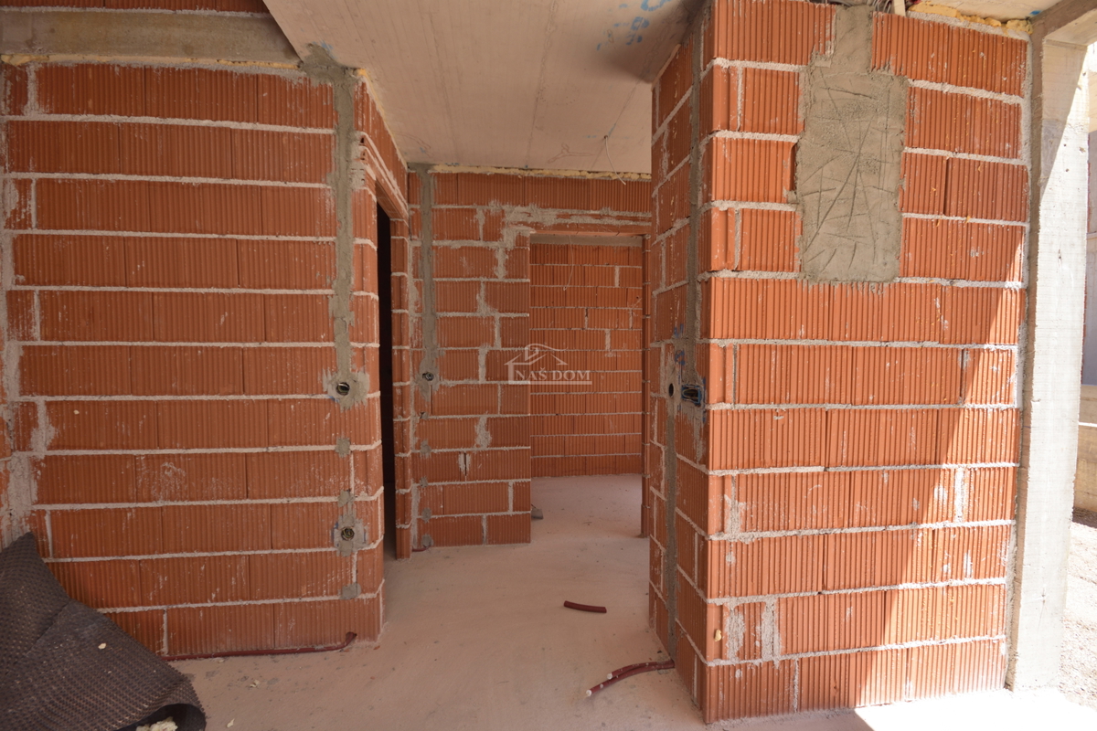 Vodice - Appartamento di lusso su due livelli S1 con piscina e giardino