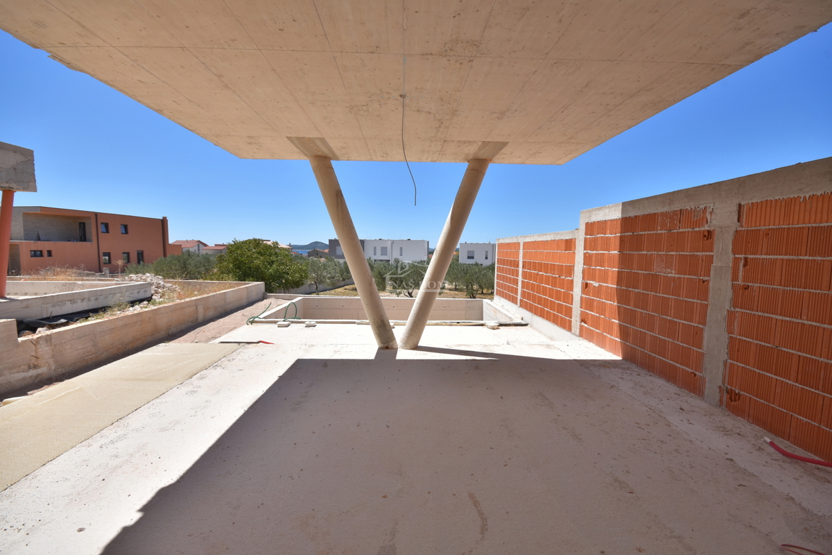 Vodice - Appartamento di lusso su due livelli S1 con piscina e giardino