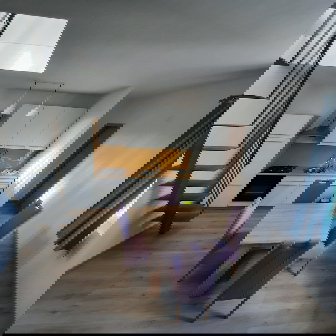 Vodice - Casa a schiera con 3 unità abitative, posizione tranquilla