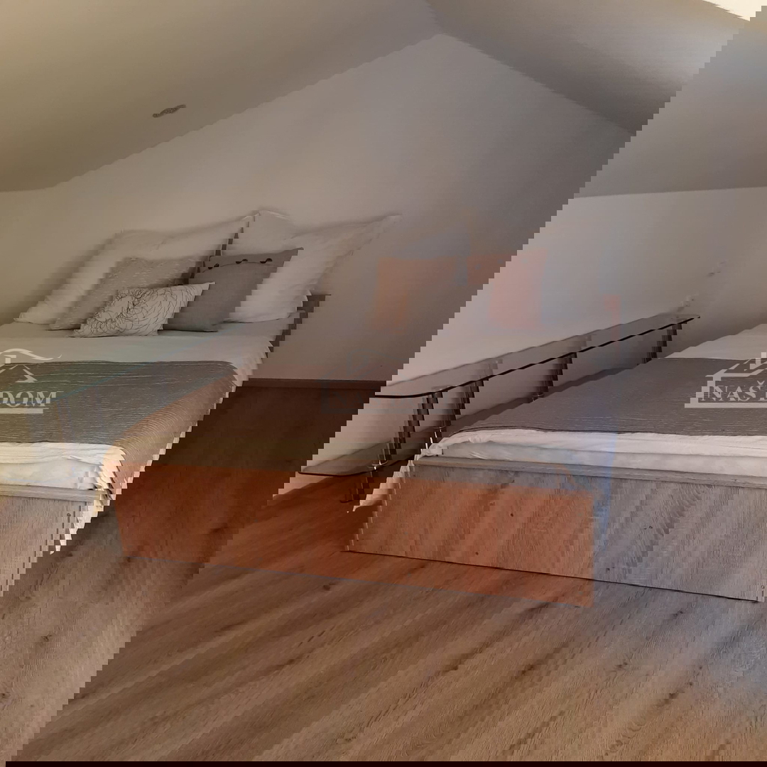 Vodice - Casa a schiera con 3 unità abitative, posizione tranquilla