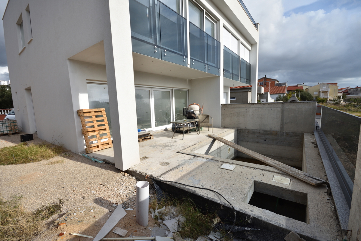 Vodice - villa bifamiliare con piscina, 550 m dal centro