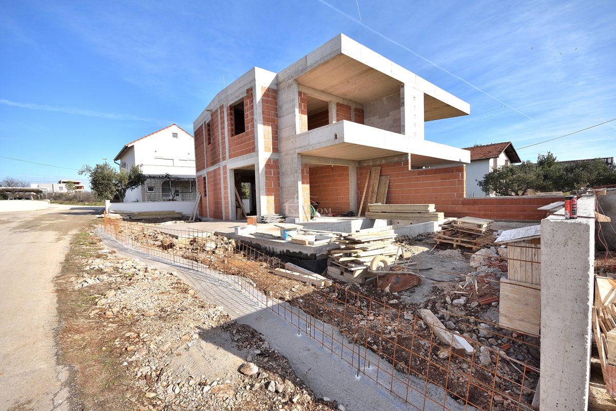 Vodice - NUOVA COSTRUZIONE Casa bifamiliare con piscina, a 700 m dal centro
