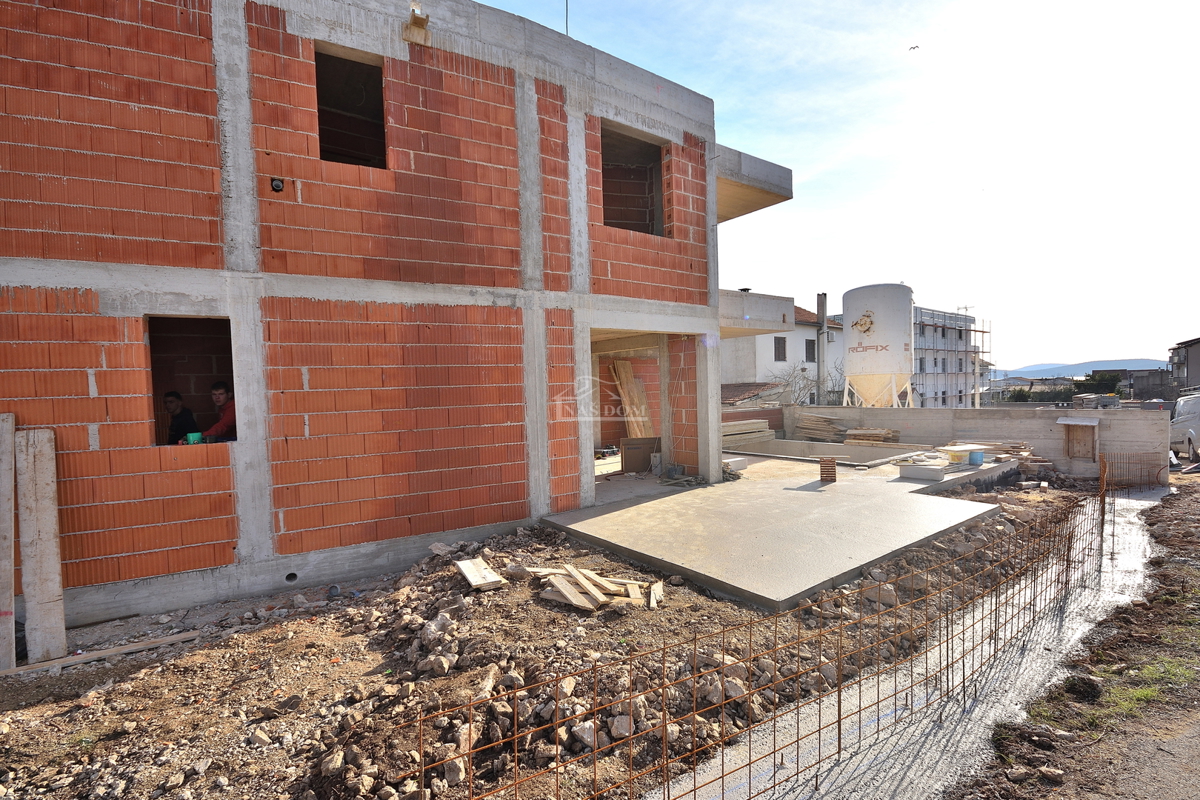 Vodice - NUOVA COSTRUZIONE Casa bifamiliare con piscina, a 700 m dal centro