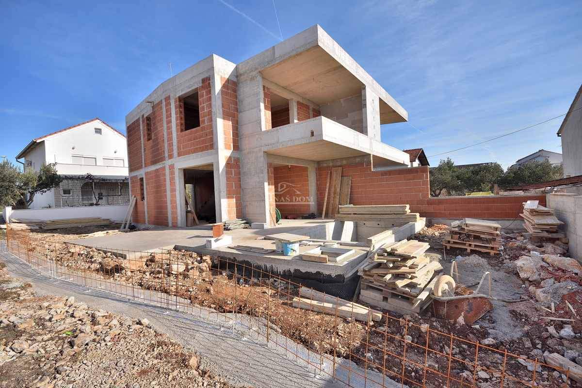 Vodice - NUOVA COSTRUZIONE Casa bifamiliare con piscina, a 700 m dal centro