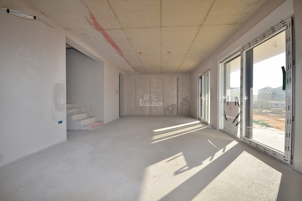 Vodice - NUOVA COSTRUZIONE - Casa S1 con piscina e garage, a 650 m dal centro