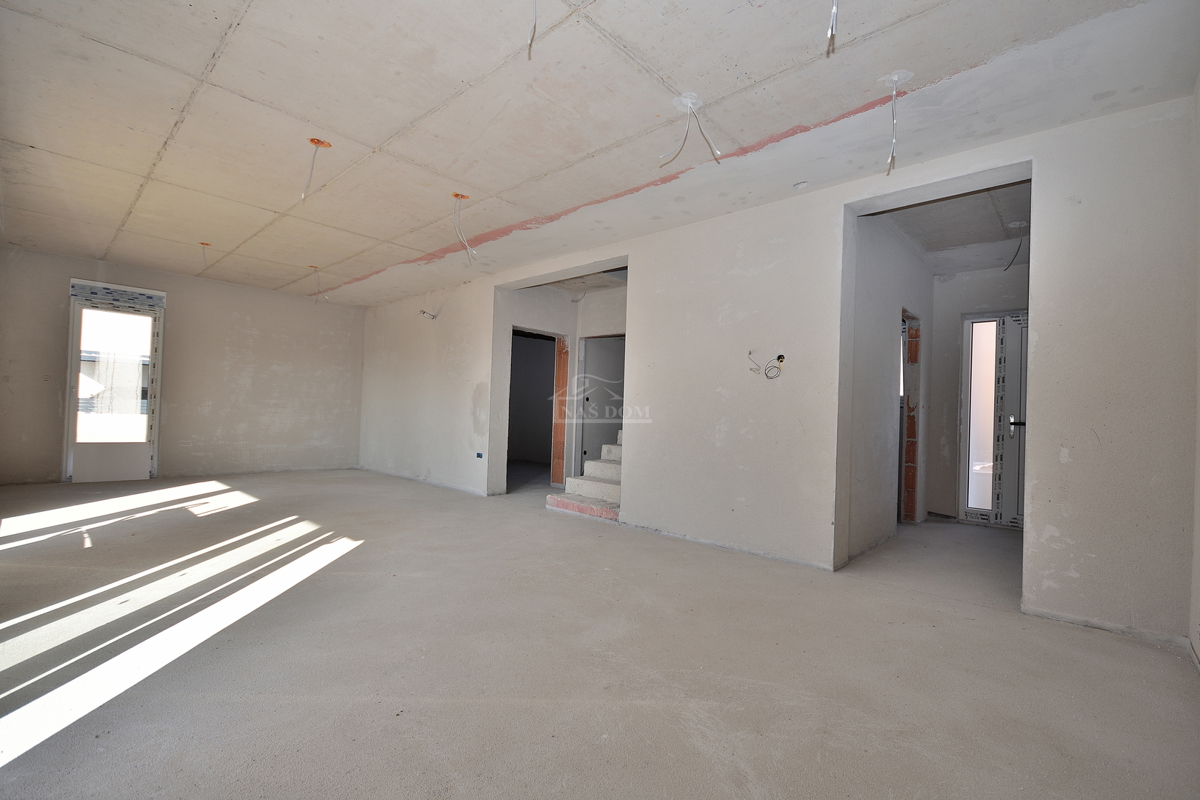 Vodice - **NUOVA COSTRUZIONE** Casa S1 con piscina e garage, a 650 m dal centro