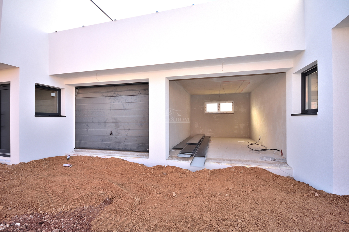 Vodice - **NUOVA COSTRUZIONE** Casa S1 con piscina e garage, a 650 m dal centro