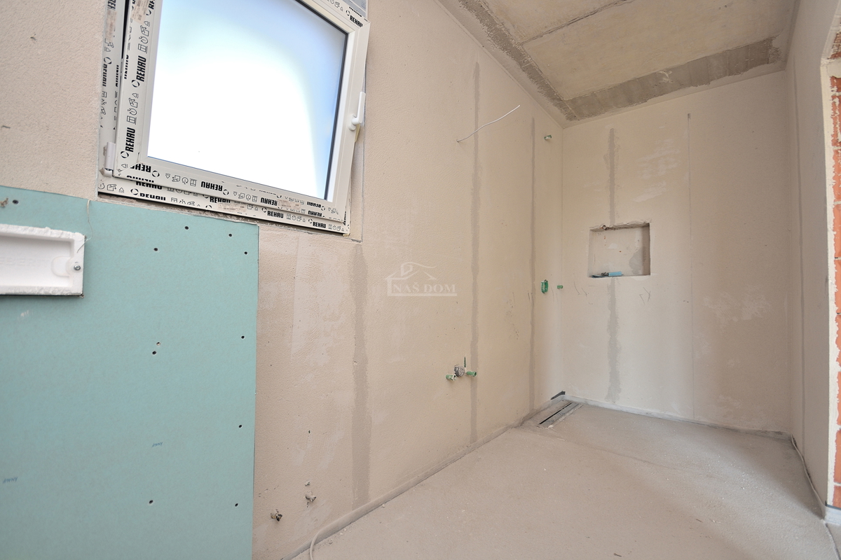 Vodice - **NUOVA COSTRUZIONE** Casa S1 con piscina e garage, a 650 m dal centro