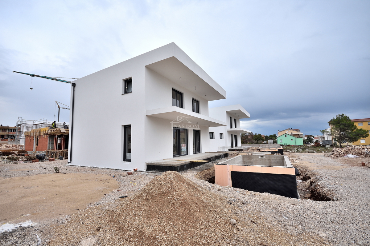 Vodice - NUOVA COSTRUZIONE - Casa S1 con piscina e garage, a 650 m dal centro
