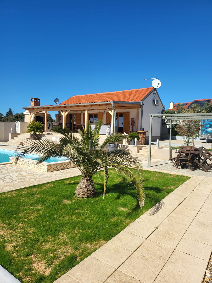 BIOGRAD, Donja Jagodna - villa con piscina, vista sulla natura