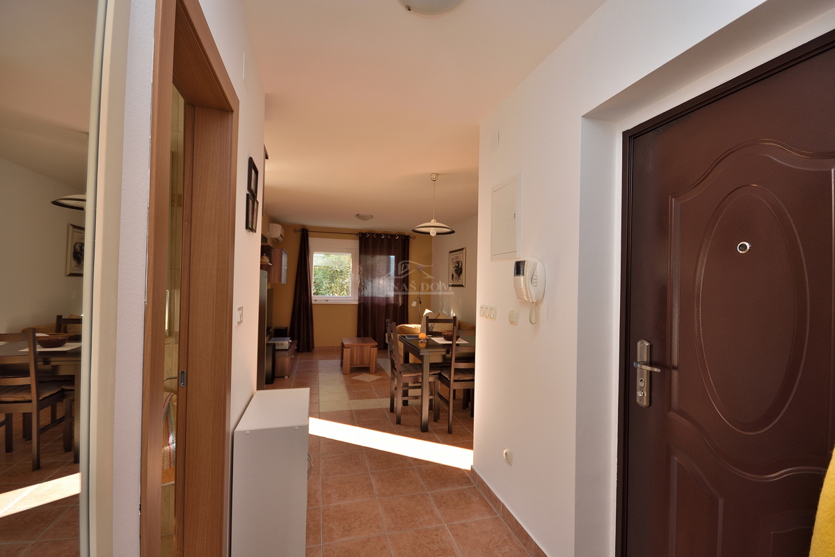 Zadar, Diklo - arredato appartamento al piano terra