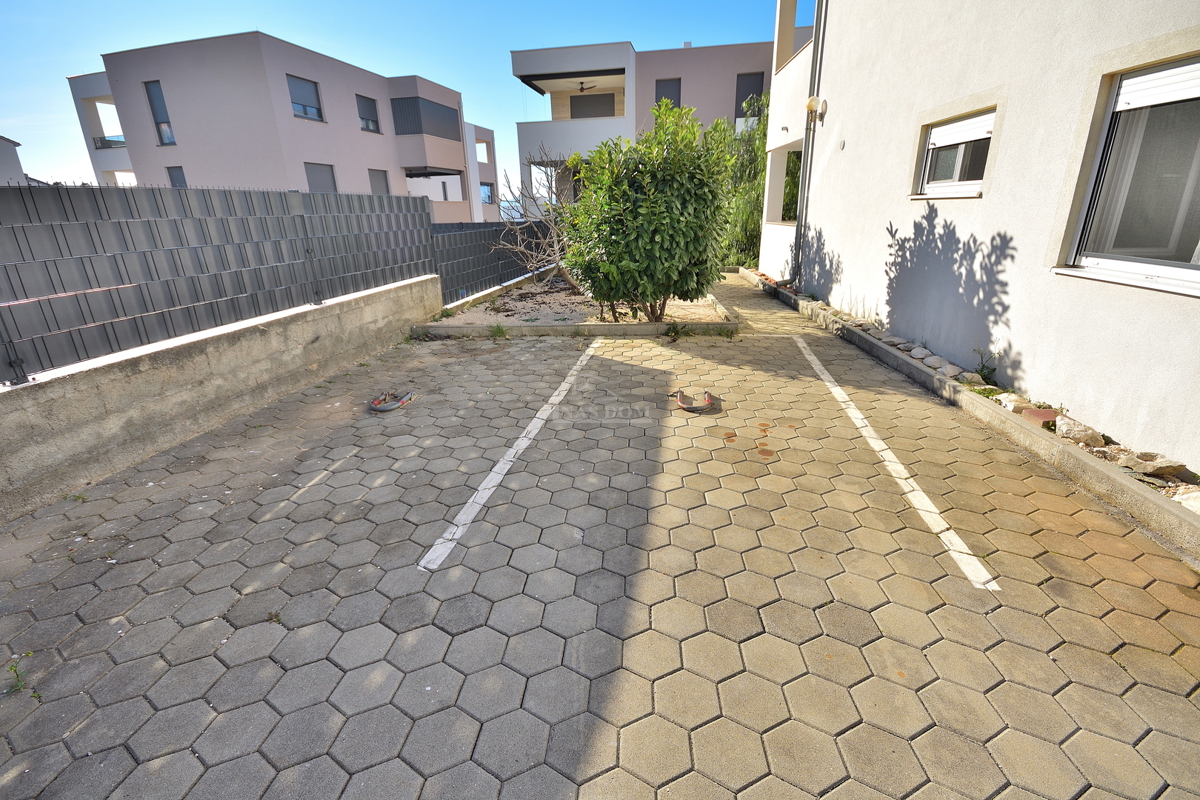 Zadar, Diklo - arredato appartamento al piano terra